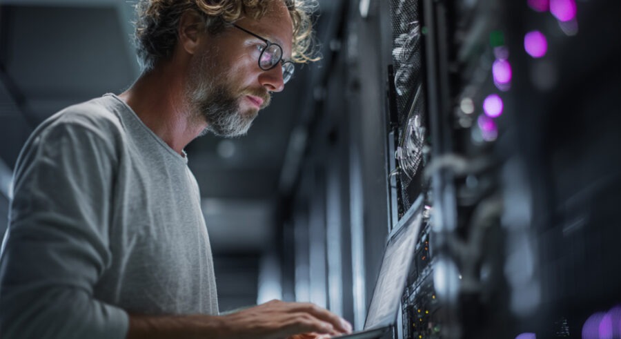 Self-Hosting: what it is, evolution, and benefits for businesses and ...